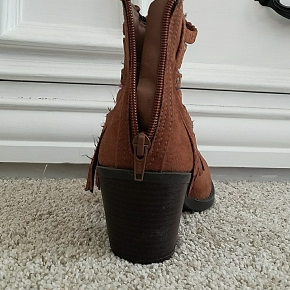 Brown leather fringe bootie - Picture 2 of 4